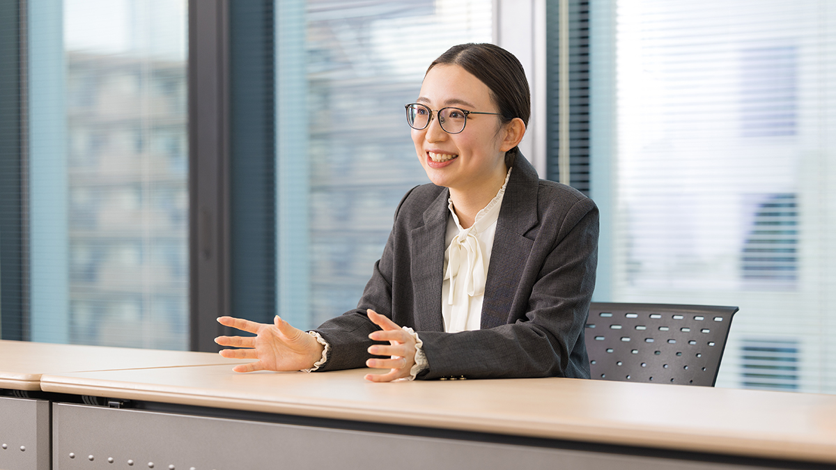 ビジネスソリューショングループデータイノベーション本部データビジネス推進部でアナリストを務める望月愛子（撮影：合田和弘氏）